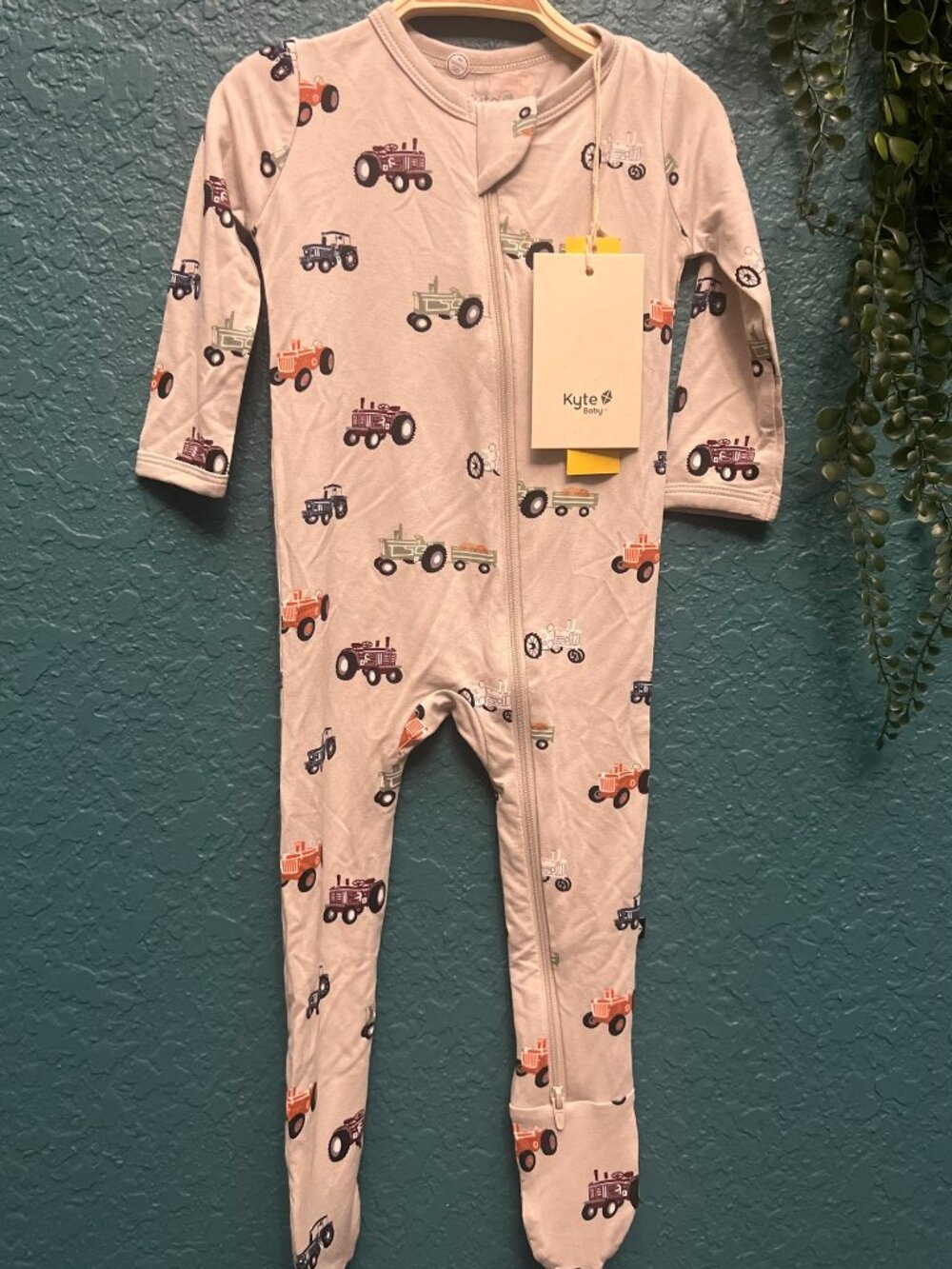 Kyte Baby 6-12mo Tractor Zip Footie NWT